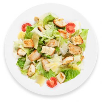 Салат цезарь с курицей